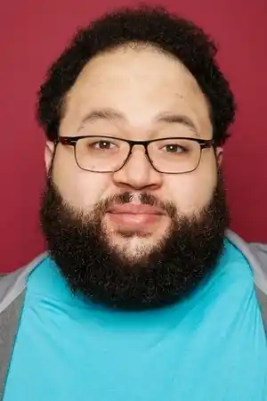 Zach Cherry fotoğrafı